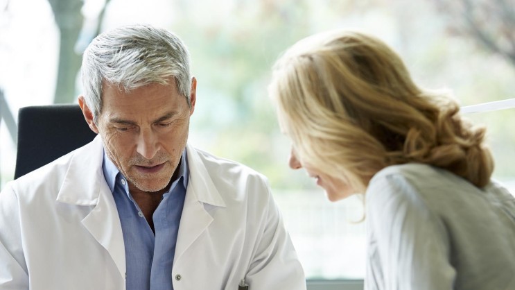 Arzt im Patientengespräch