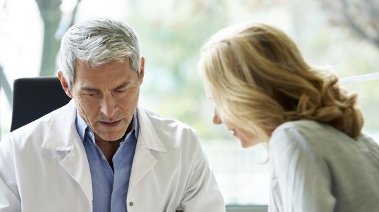 Arzt im Patientengespräch