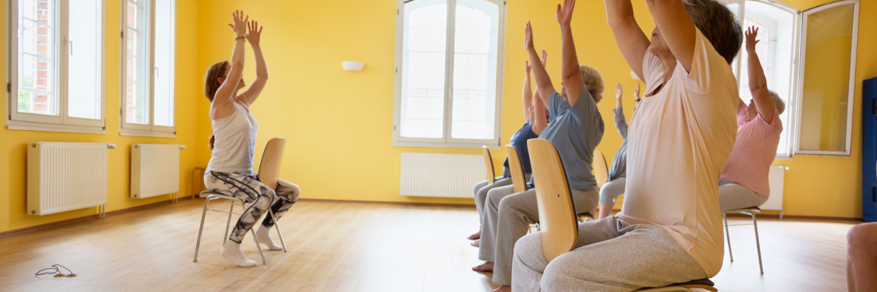 Frauengruppe bei Übungen