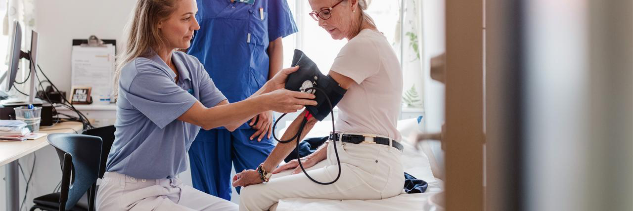 Patientin bei Untersuchung